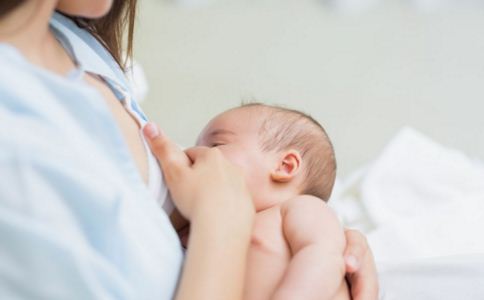 哺乳期上火还能喂奶吗 如何预防奶水上火呢 哺乳期上火还能喂奶吗 如何预防奶水上火呢