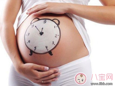 准妈妈摸肚子胎教详解 孕妇常摸肚子易致胎儿脐带绕颈是真的吗 准妈妈摸肚子胎教详解 孕妇常摸肚子易致胎儿脐带绕颈是真的吗