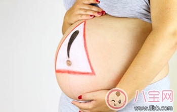 准妈妈摸肚子胎教详解 孕妇常摸肚子易致胎儿脐带绕颈是真的吗 准妈妈摸肚子胎教详解 孕妇常摸肚子易致胎儿脐带绕颈是真的吗