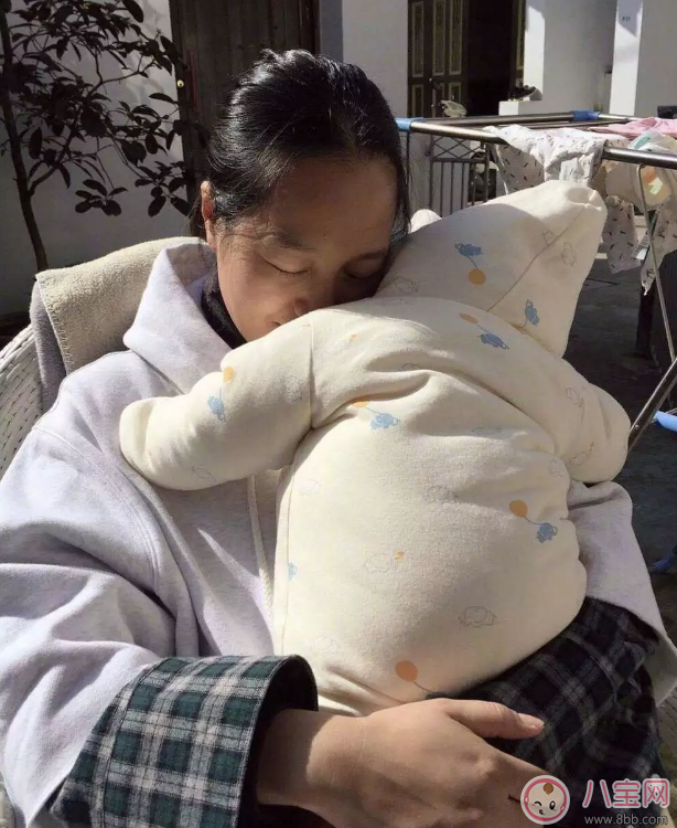 为什么朱丹哺乳期坚持不化妆 喂奶期间可以化妆吗 为什么朱丹哺乳期坚持不化妆 喂奶期间可以化妆吗