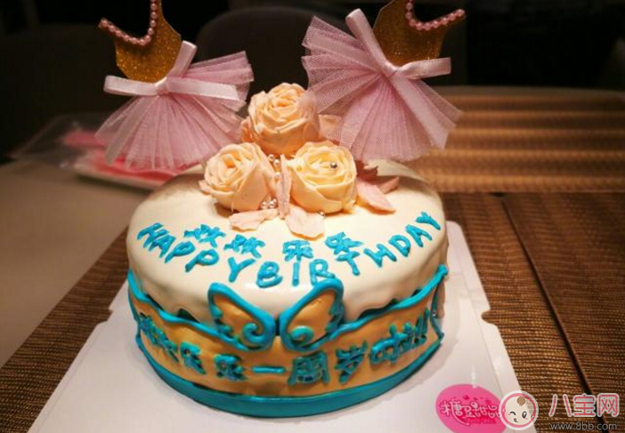 杨威双胞胎女儿抓周选了什么 杨威双胞胎女儿周岁生日萌照有哪些 杨威双胞胎女儿抓周选了什么 杨威双胞胎女儿周岁生日萌照有哪些