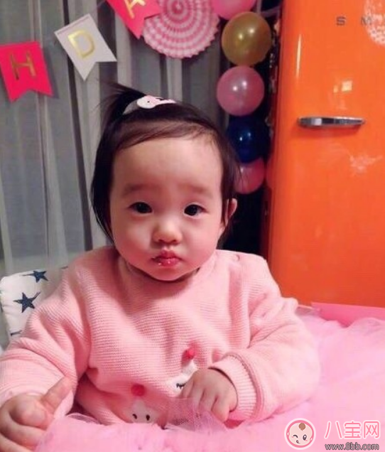 杨威双胞胎女儿抓周选了什么 杨威双胞胎女儿周岁生日萌照有哪些 杨威双胞胎女儿抓周选了什么 杨威双胞胎女儿周岁生日萌照有哪些