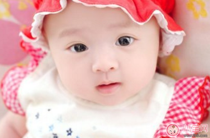 新生儿宝宝怎么抱起放下 新生儿宝宝抱起放下正确姿势 新生儿宝宝怎么抱起放下 新生儿宝宝抱起放下正确姿势